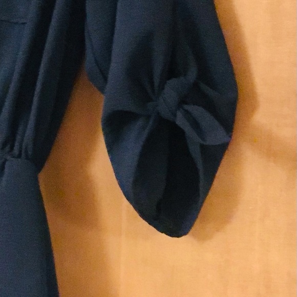 Justify Navy Shirt Hem Elastic Waist with Tie and Gold Accents Size M - Picture 4 of 7